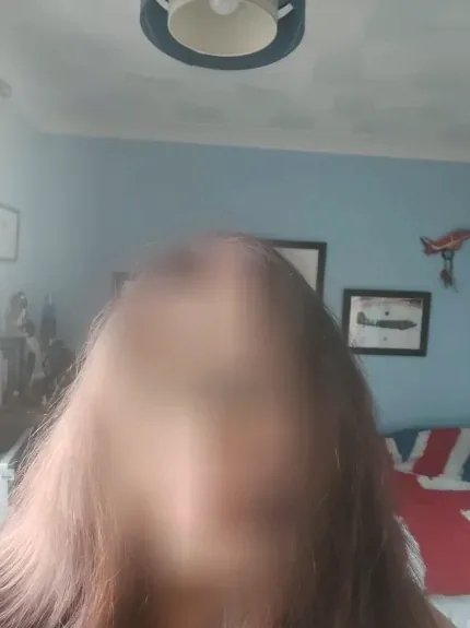 Büsra, 24