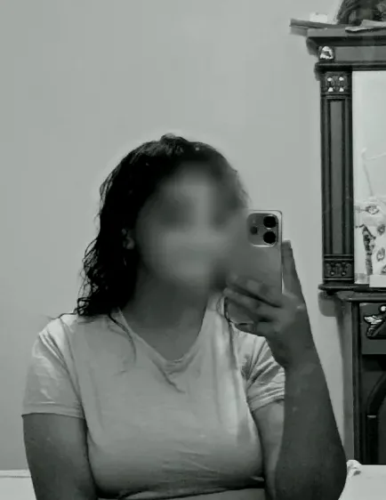 Lara, 22