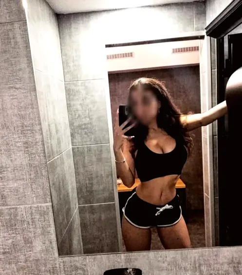 Melina, 31