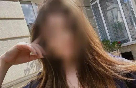 Pauline, 19